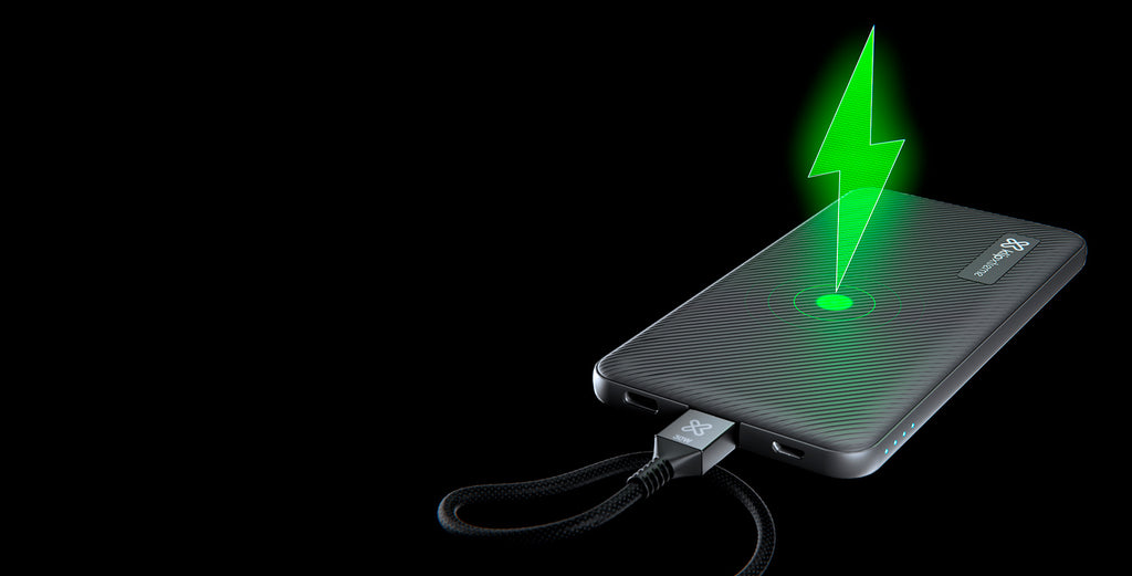 Batería portátil Klip Xtreme KPB-250 negra de 5000 mAh con puertos USB