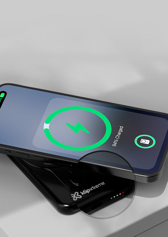 Klip Xtreme PowerMag KPB-350 cargando un teléfono compatible ilustrativo