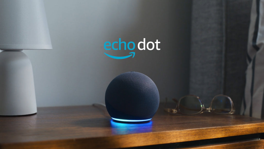 Vista frontal del Amazon Echo Dot tapizado en tela negra