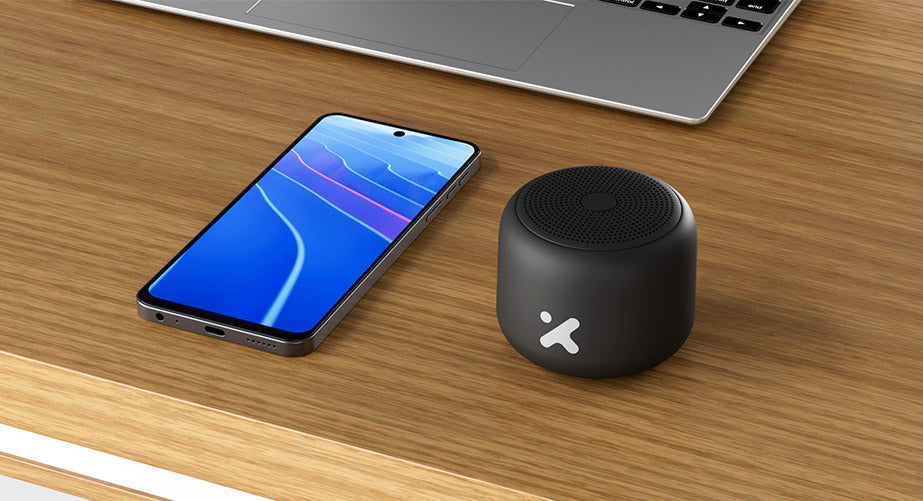 Parte posterior del parlante Xtech Allman XTS-605 con puerto de carga USB-C