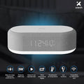 Parlante Xtech Gilmour XTS-622 gris y sus funciones de carga, reloj, temperatura y luz nocturna
