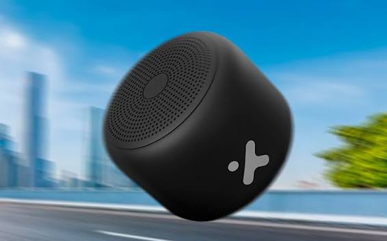 Parlante portátil Xtech Allman XTS-605 Bluetooth color negro con función TWS