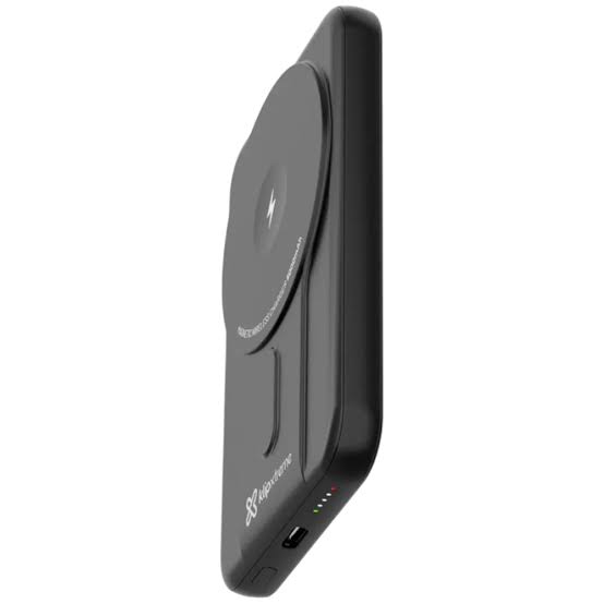 Vista lateral del power bank Klip Xtreme PowerMag KPB-350 negro con puerto USB-C